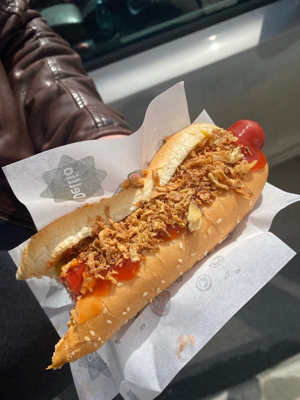 Hot dog meal documented at Russian location Sunday morning