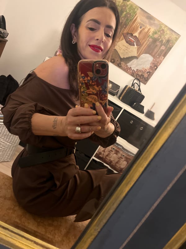 Woman takes selfies with cat in Konz home