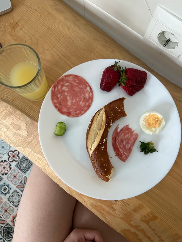 Breakfast plate documented in Málaga with mixed continental items