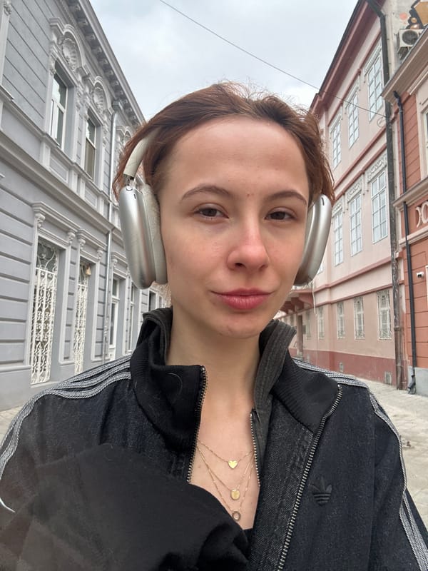 Woman documents morning routine through selfies in Novi Sad