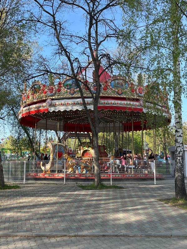 Visitors enjoy attractions at Yekaterinburg recreational park