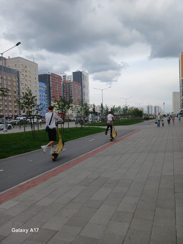Electric scooter riders spotted on Yekaterinburg pathway