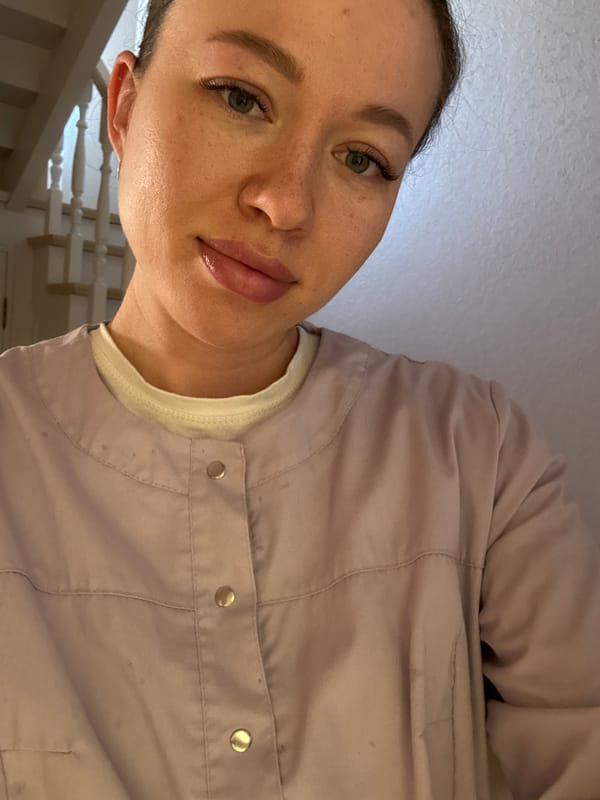 Woman takes selfies in purple uniform, Ферма Russia