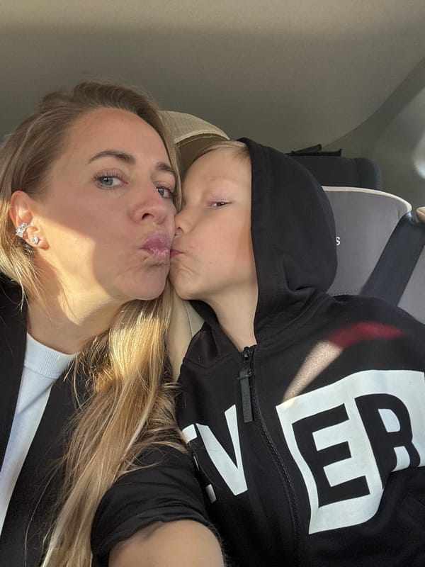 Playful car selfie moment captured in Chaikovsky, Russia