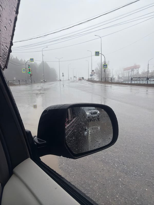 Rainy car journey documented in Chaikovsky, Russia