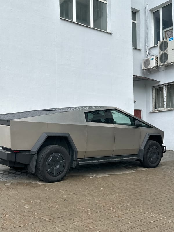 Street scenes and architecture across central Minsk on a grey morning
