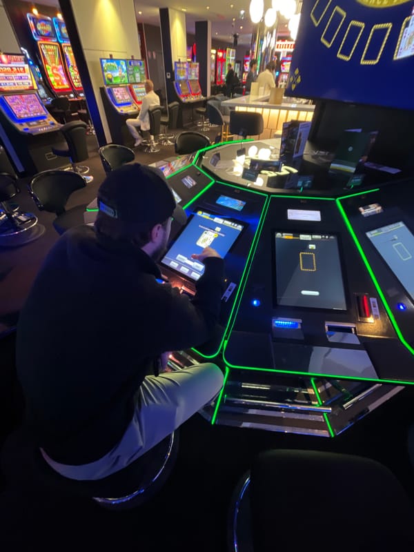 Late night casino gaming session observed in Sainte-Maxime