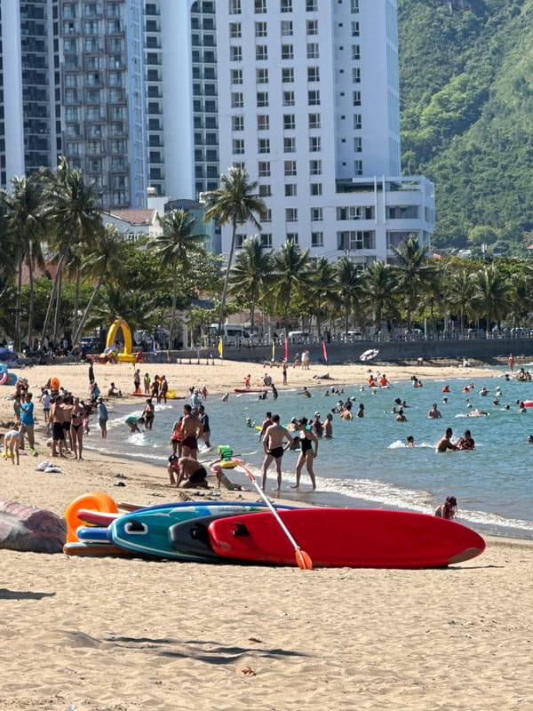 A morning along Nha Trang's beachfront and city streets