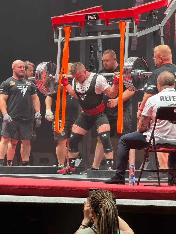 Powerlifting meet in Khimki, with parrot and garden on the side