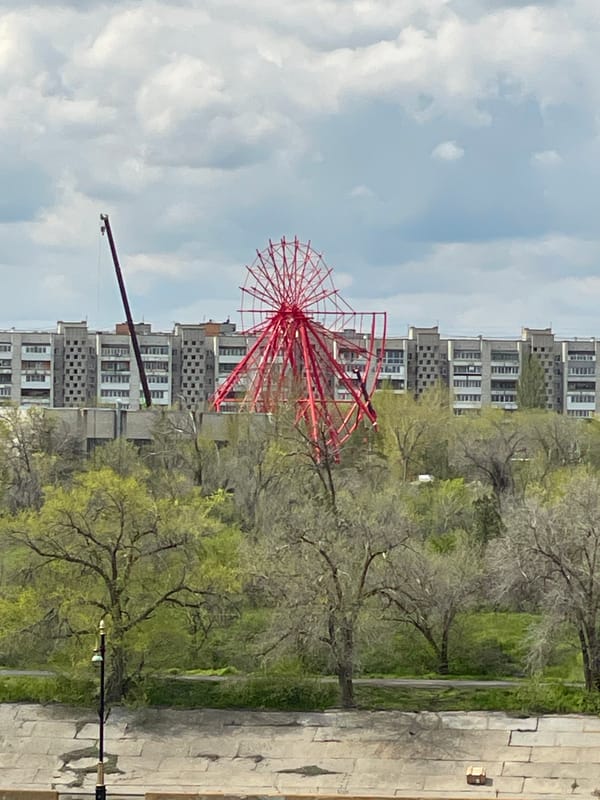 Morning walking tour captures urban parks and waterfront landmarks
