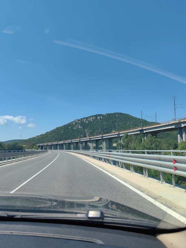 Morning highway travel documented near Asparuhovo viaduct