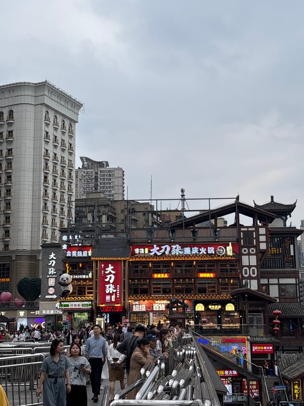 Morning life documented across Chongqing's urban districts