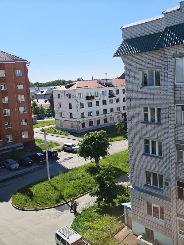 Everyday life in a Zelenodolsk apartment, inside and out