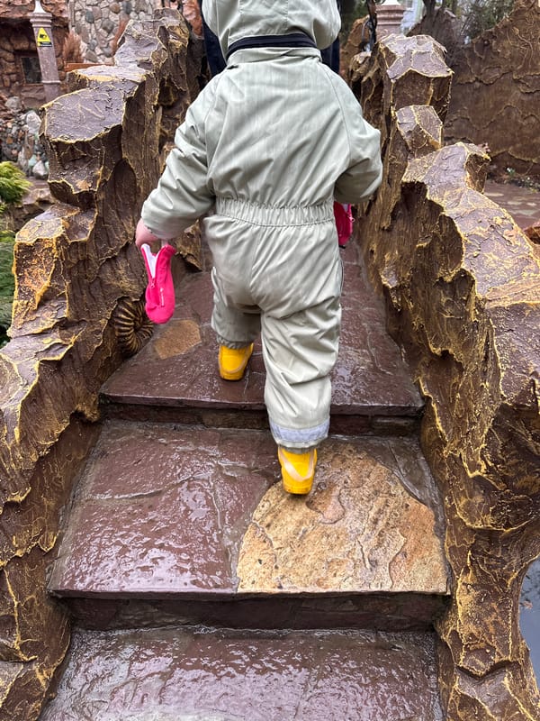 Witness documents sculptures, child, woman across Izhevsk locations