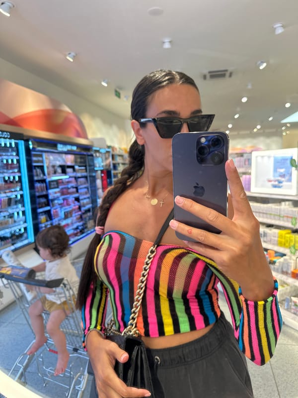 Mirror selfie in a Pernik beauty store, ring light and all