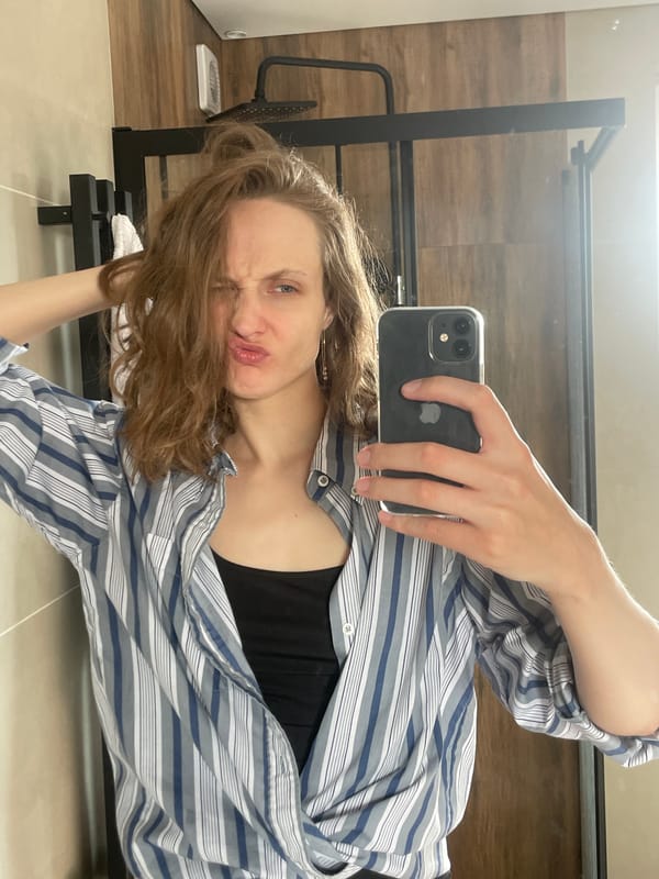 Early morning selfie session documented in Подшивалово, Russia