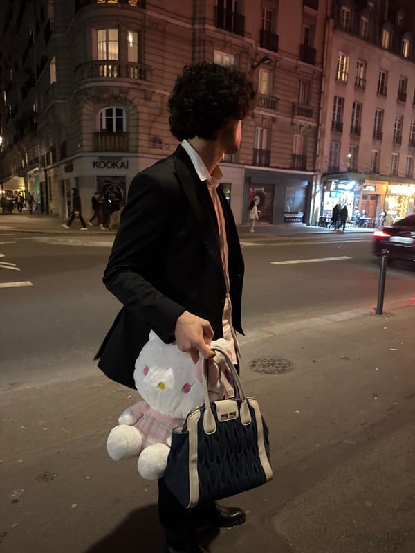 Evening pedestrian activity captured near Paris shopping district