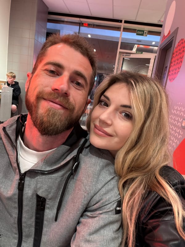 Couple shares Coke drinks at Budva venue