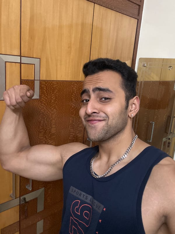 Man documents fitness routine through mirror selfies in Kolkata