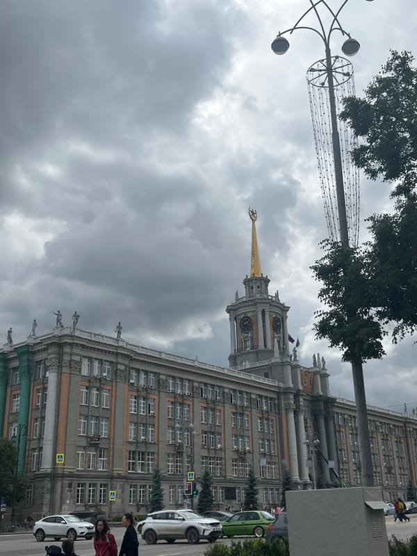 Morning walk through Yekaterinburg captures fountains, river life, architecture