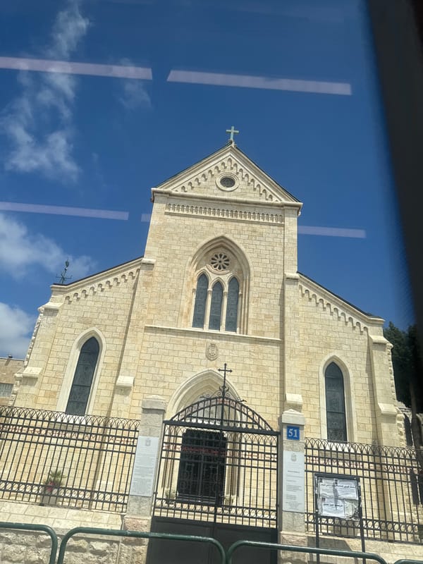 Architectural tour captures Tel Aviv's religious and commercial landmarks