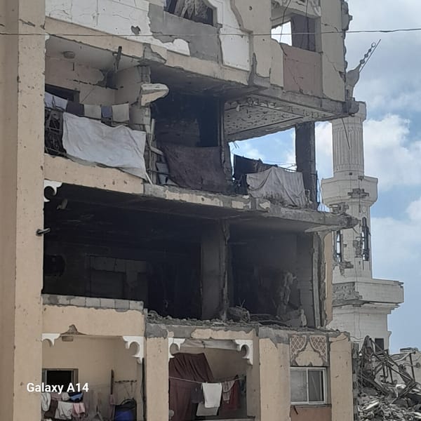 Khan Yunis: destruction and daily life side by side