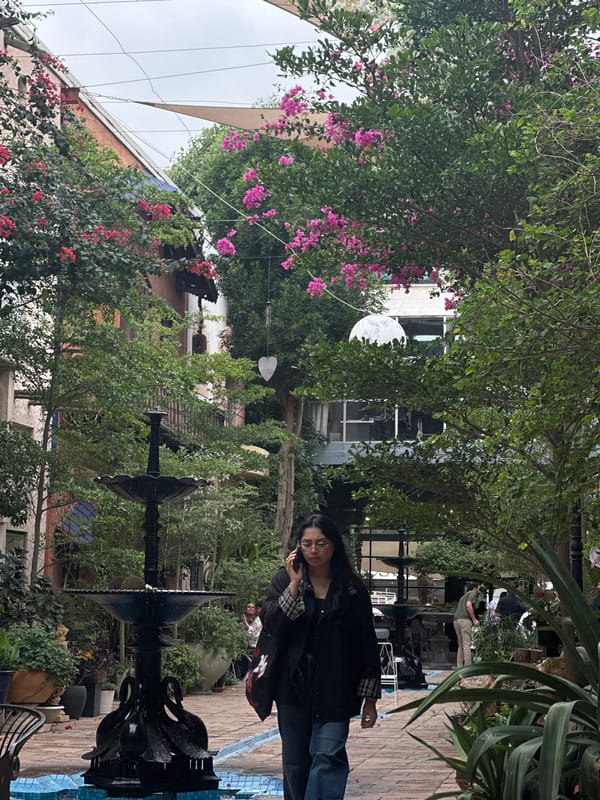Fountain spotted in Dubai building complex patio area