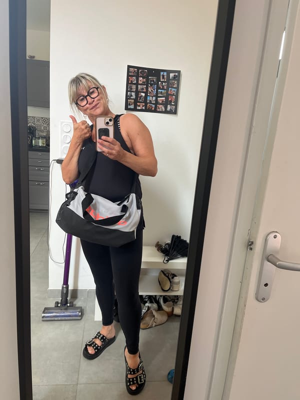 Mirror selfie with a thumbs-up in Chambœuf, France