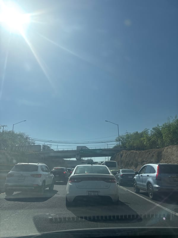 Heavy traffic reported on Cuautitlán Izcalli highway Thursday afternoon