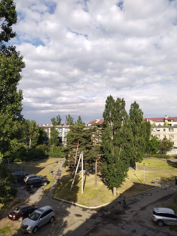 Quiet afternoon documented in Horishni Plavni through nature and daily life