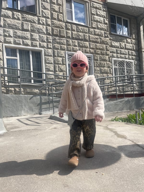 Child in pink outfit spotted near Moscow building