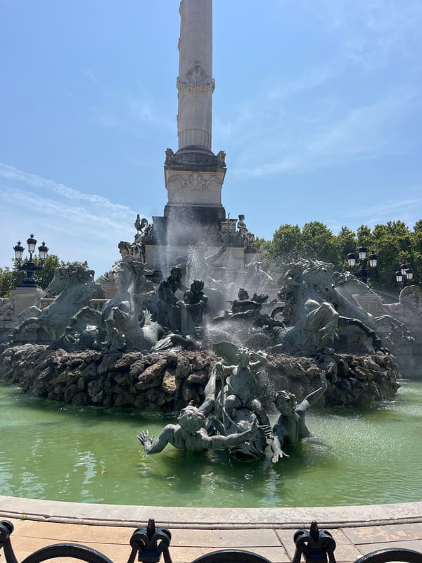Girondins Monument fountain and column, Bordeaux