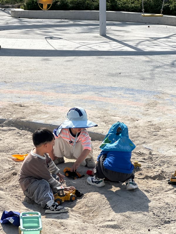 Morning playground activities documented in Jiangjin, China