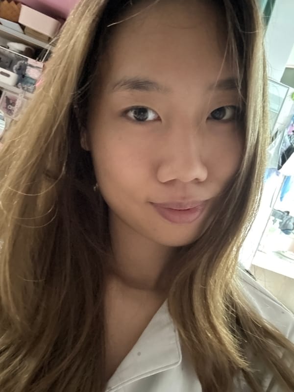 Quick selfie session in a Nan'an District bedroom