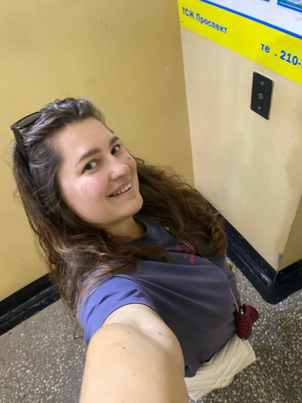 Casual hangout in Perm: food court stop and selfies
