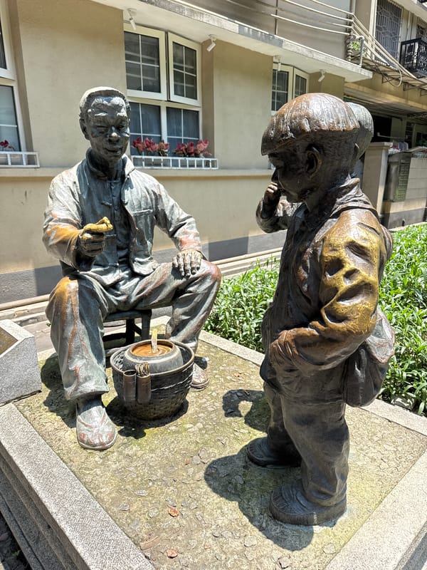 Bronze statue park attracts morning visitors in Guangzhou