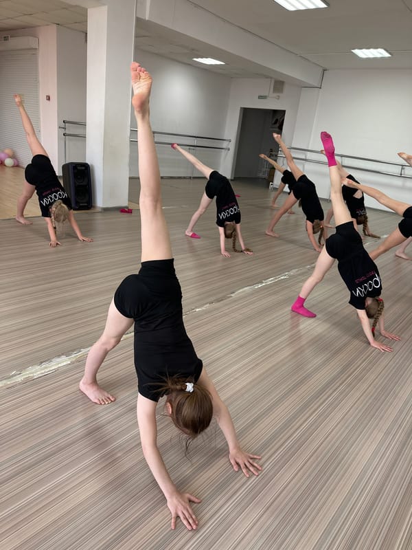 Young dancers practice routines in Votkinsk studio