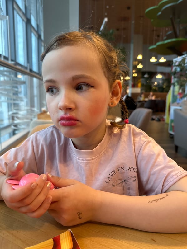 Morning scenes captured in Khabarovsk: child at cafe, riverboat