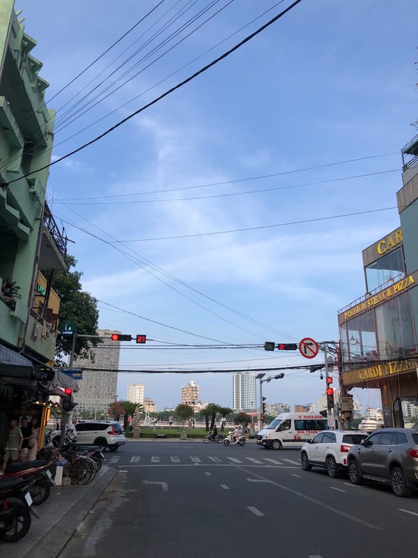 Street-level scenes from a morning in central Đà Nẵng