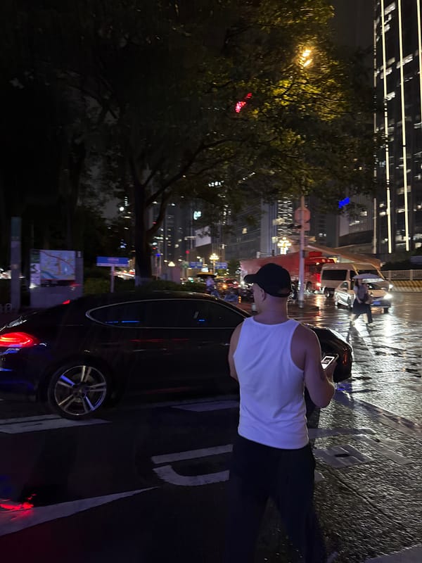 Man documents rainy night walk through Guangzhou's Tianhe District