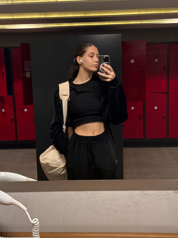 Gym selfie captured in Sofia fitness facility