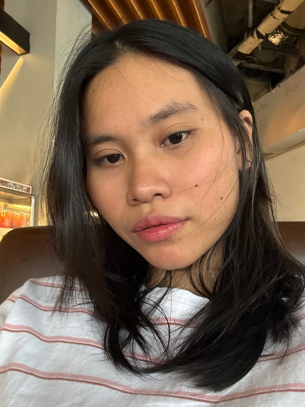 Cafe selfie session with drinks and snacks in East Jakarta