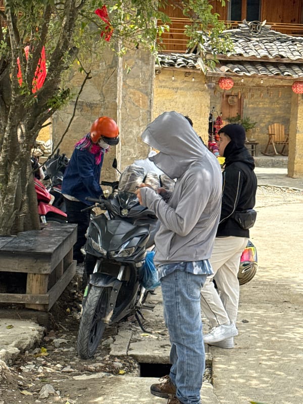 Early Morning Tourist Activity Recorded in Northern Vietnam Border Commune
