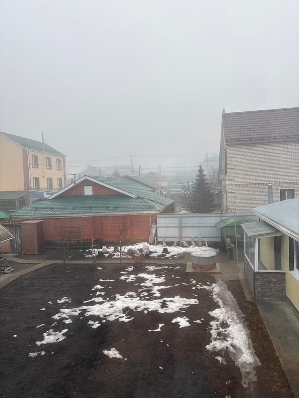 Dense fog envelops Ulyanovsk residential areas early morning