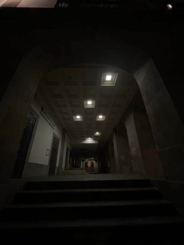 Evening walk documented through A Coruña streets and establishments