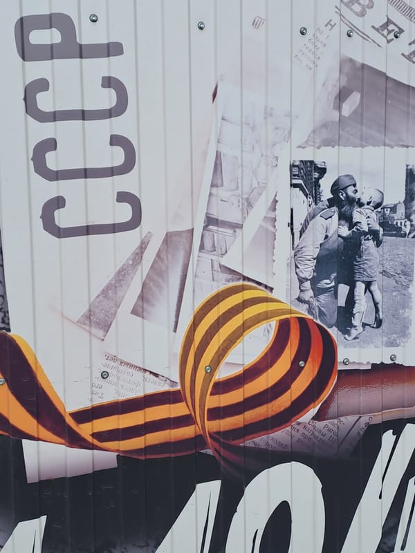 Soviet-era mural with military imagery observed in Elektrostal