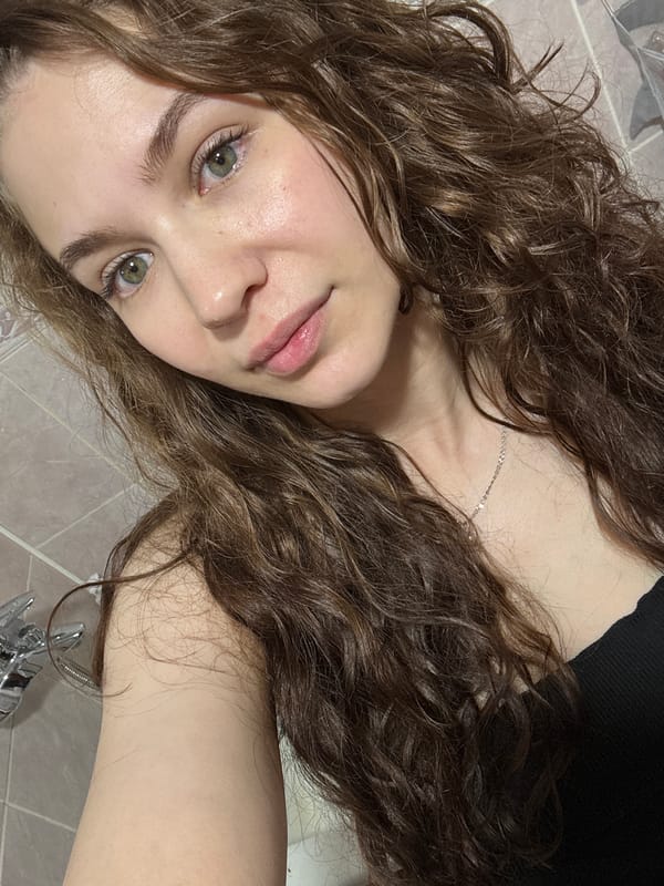 Woman documents evening routine in Russian bathroom selfies