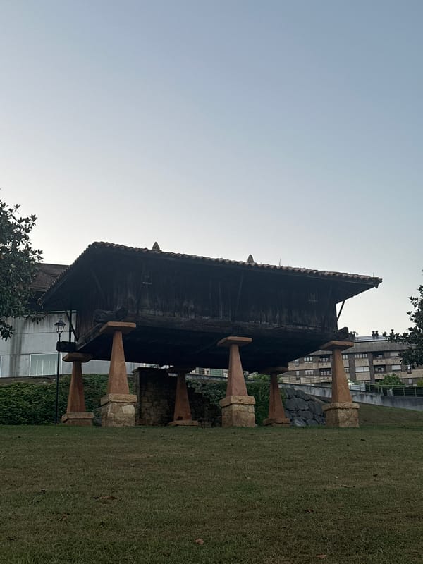 Evening stroll through Oviedo's parks and heritage corners