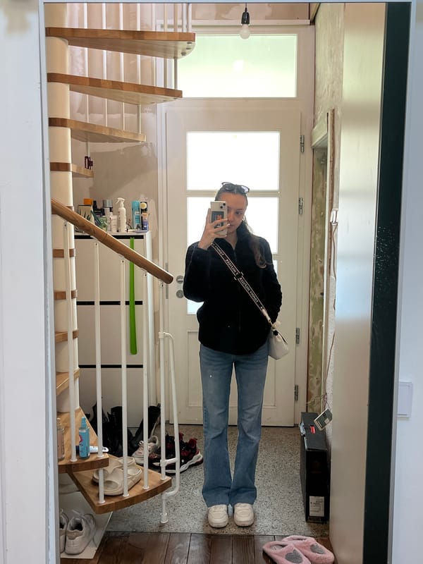 Woman takes selfies in Saarbrücken hallway Sunday morning