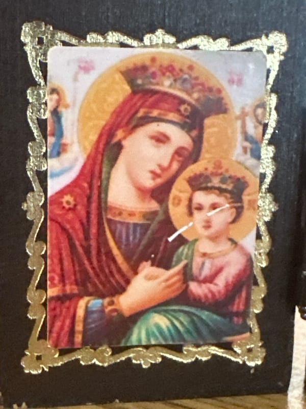 Religious icons and personal belongings documented in Bulgarian town